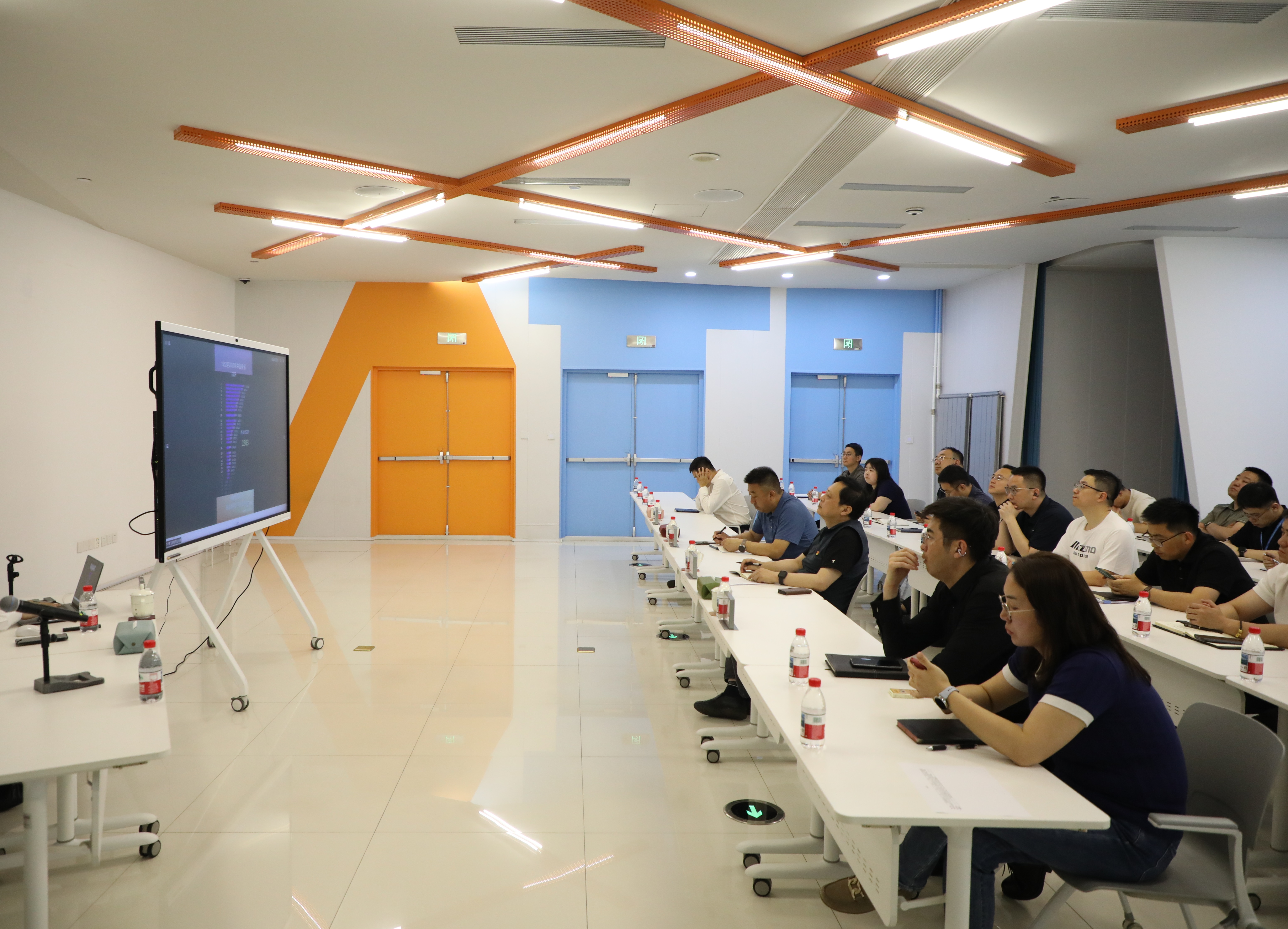 艾特斯公司组织开展树立和践行正确政绩观学习教育培训会